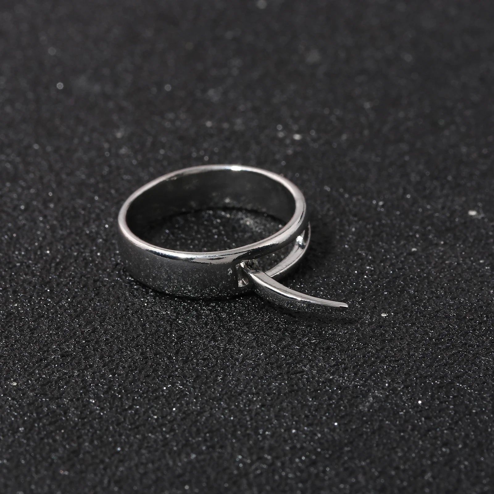 Anillo: Annie Leonhart (Attack on Titan)