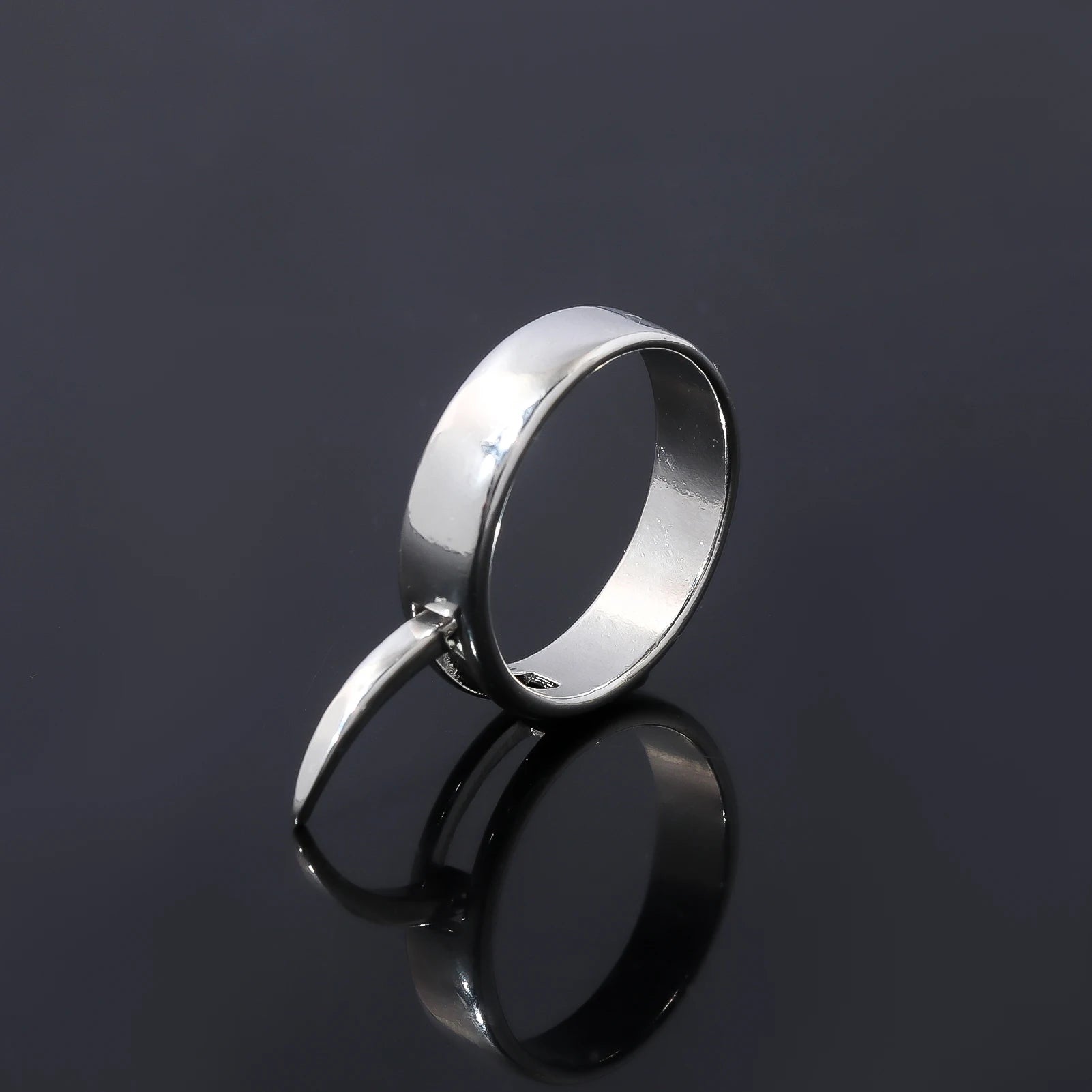 Anillo: Annie Leonhart (Attack on Titan)